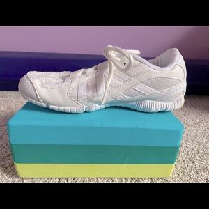 Kaepa White Cheer Shoes Size 5